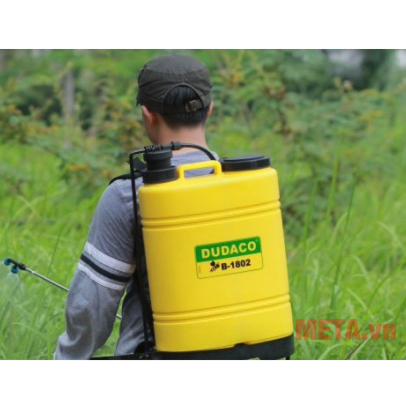 Bình xịt đeo vai 2 cần Ron Viton bơm 1 trục Dudaco B1802 (18L)