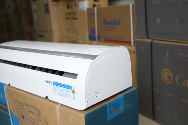 Điều hòa Midea 1 chiều 12.000BTU MSAFC-13CRN8