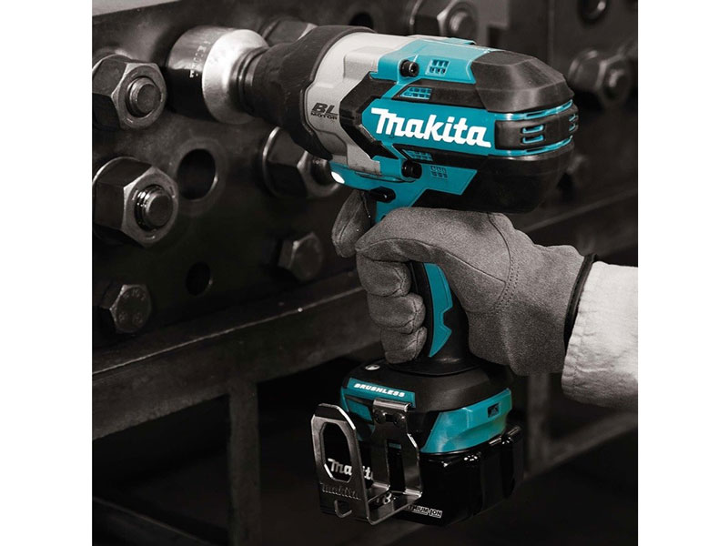 Máy vặn bu lông dùng pin Makita DTW1001RTJ