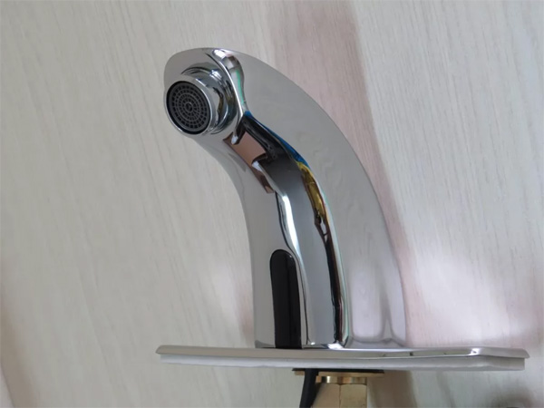 Vòi cảm ứng Smartliving YM101V