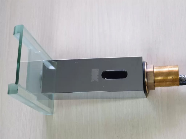 Vòi cảm ứng Smartliving YM107