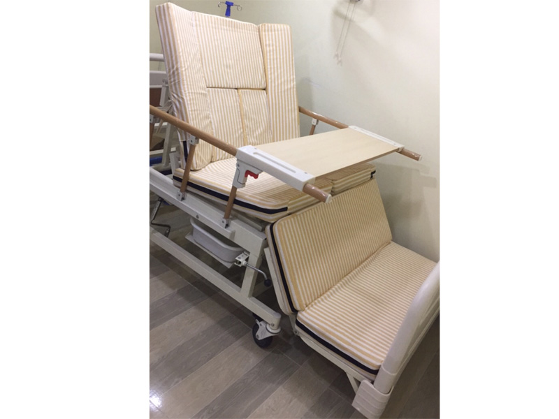 Giường bệnh nhân 4 tay quay E05