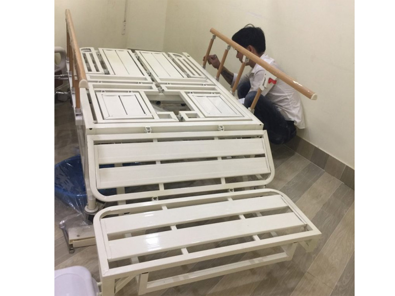 Giường bệnh nhân 4 tay quay E05
