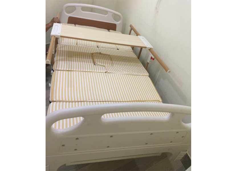 Giường bệnh nhân 4 tay quay E05