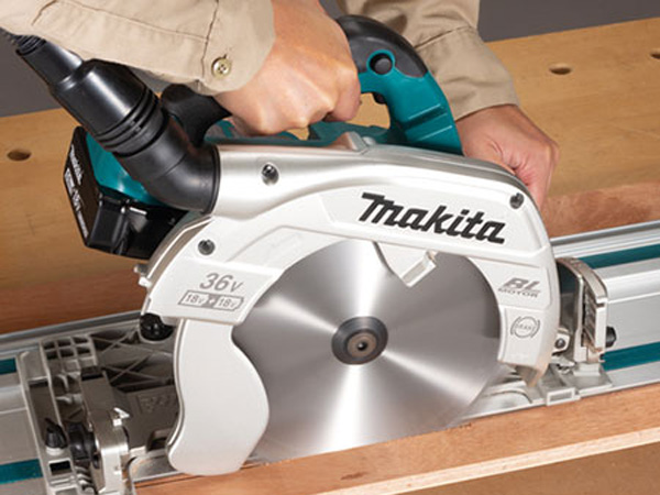 Máy cưa đĩa dùng pin Makita DHS900ZU (Chưa pin, sạc)