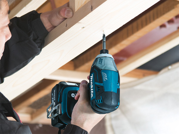 Máy vặn vít dùng pin 18V Makita DTS141Z (Chưa pin, sạc)