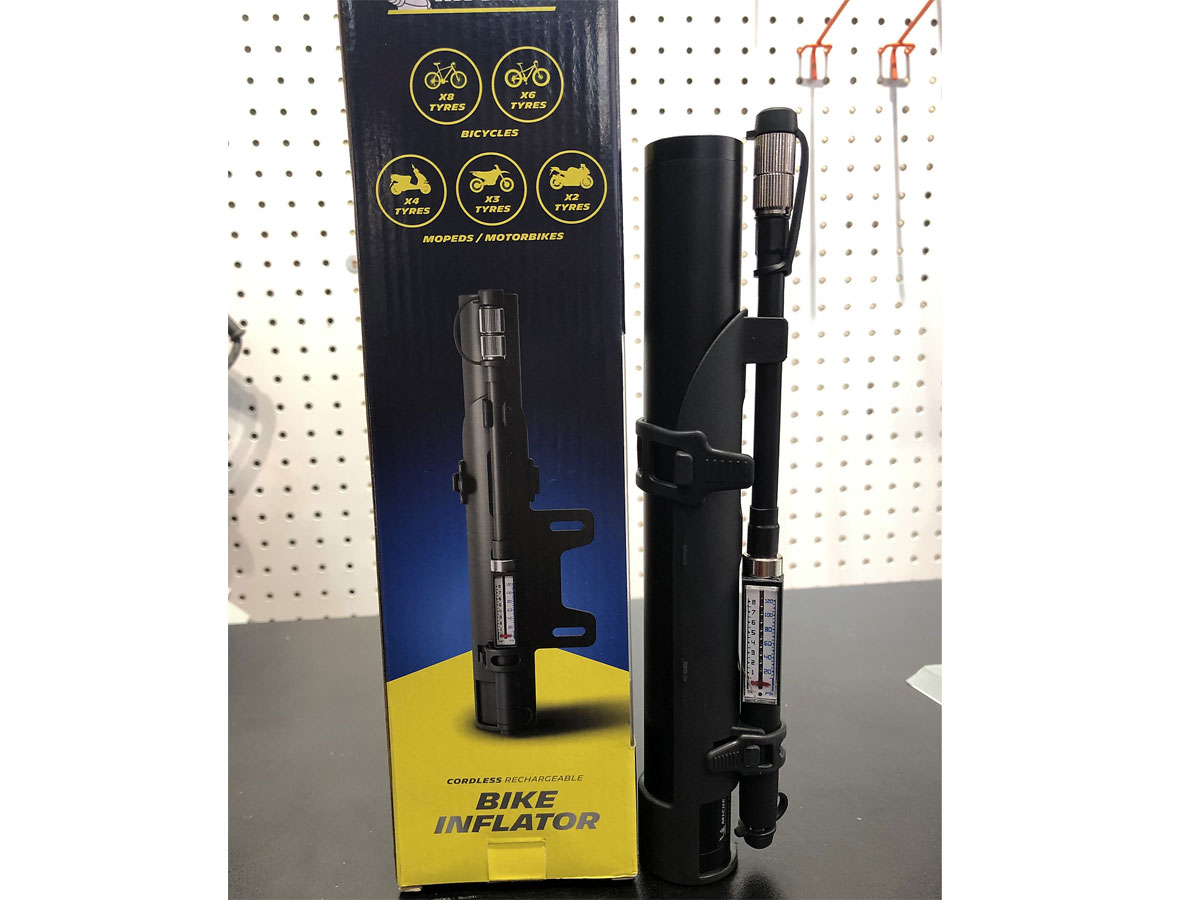 Máy bơm lốp xe đạp, xe máy, mô tô siêu tốc Michelin 12320 (dùng pin)