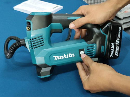 Máy bơm hơi Makita dùng pin 18V DMP180Z (chưa pin, sạc)