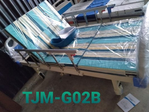 Giường bệnh nhân 2 tay quay có bô vệ sinh TJM-G02B