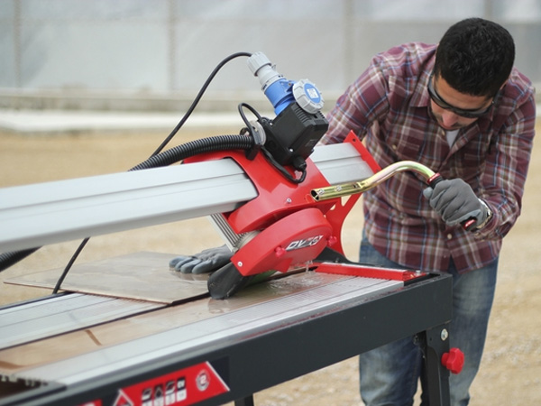 Máy cắt gạch Rubi DV-200 1000 (công suất 1.5 ngựa)