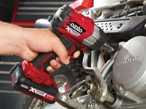 Thân máy bắt ốc, bu lông dùng pin 18V Ozito PXBWS-340 (Chưa pin, sạc)