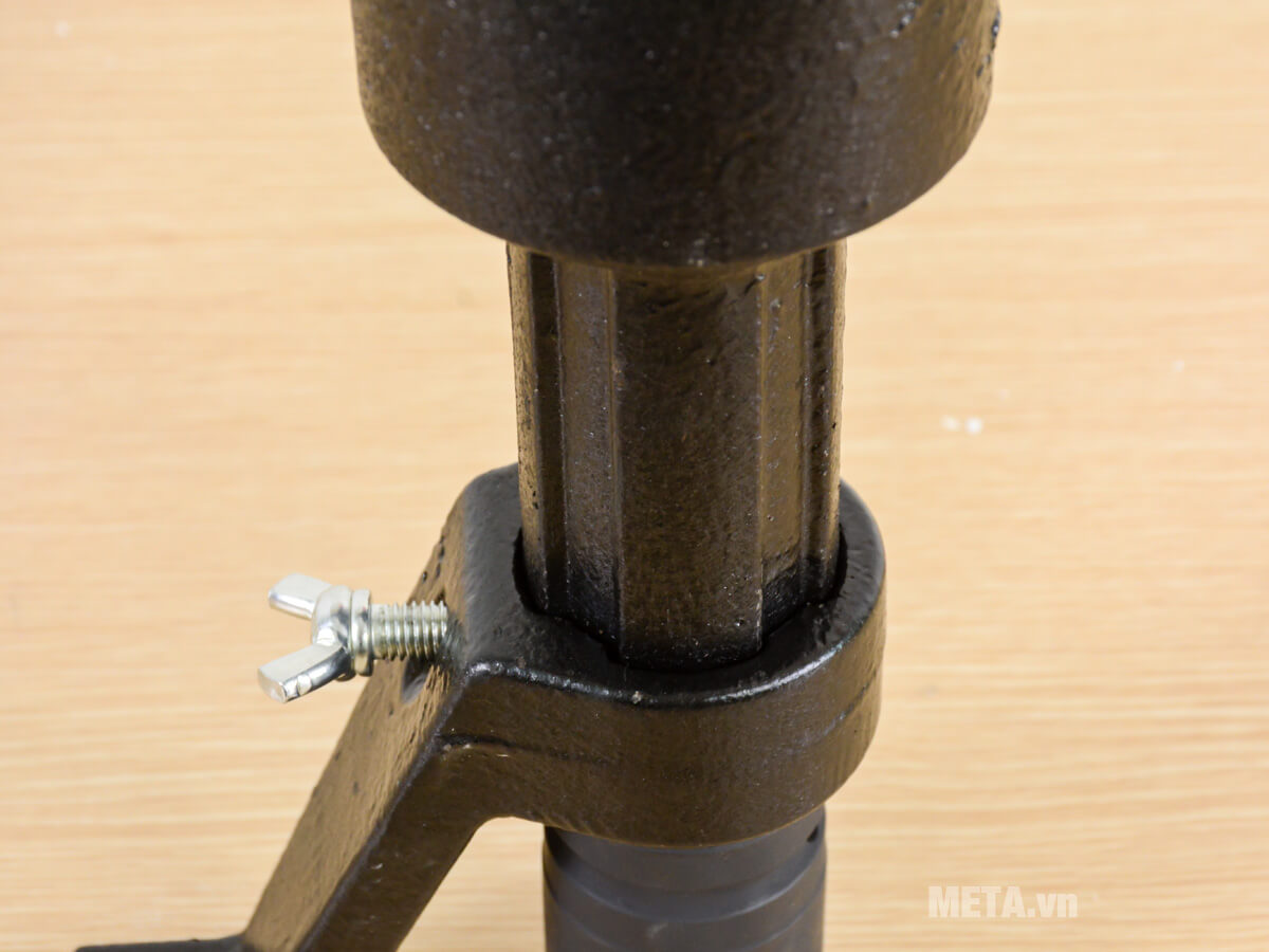 Bộ dụng cụ mở ốc lốp xe tải bằng tay loại ngắn Yato YT-0782