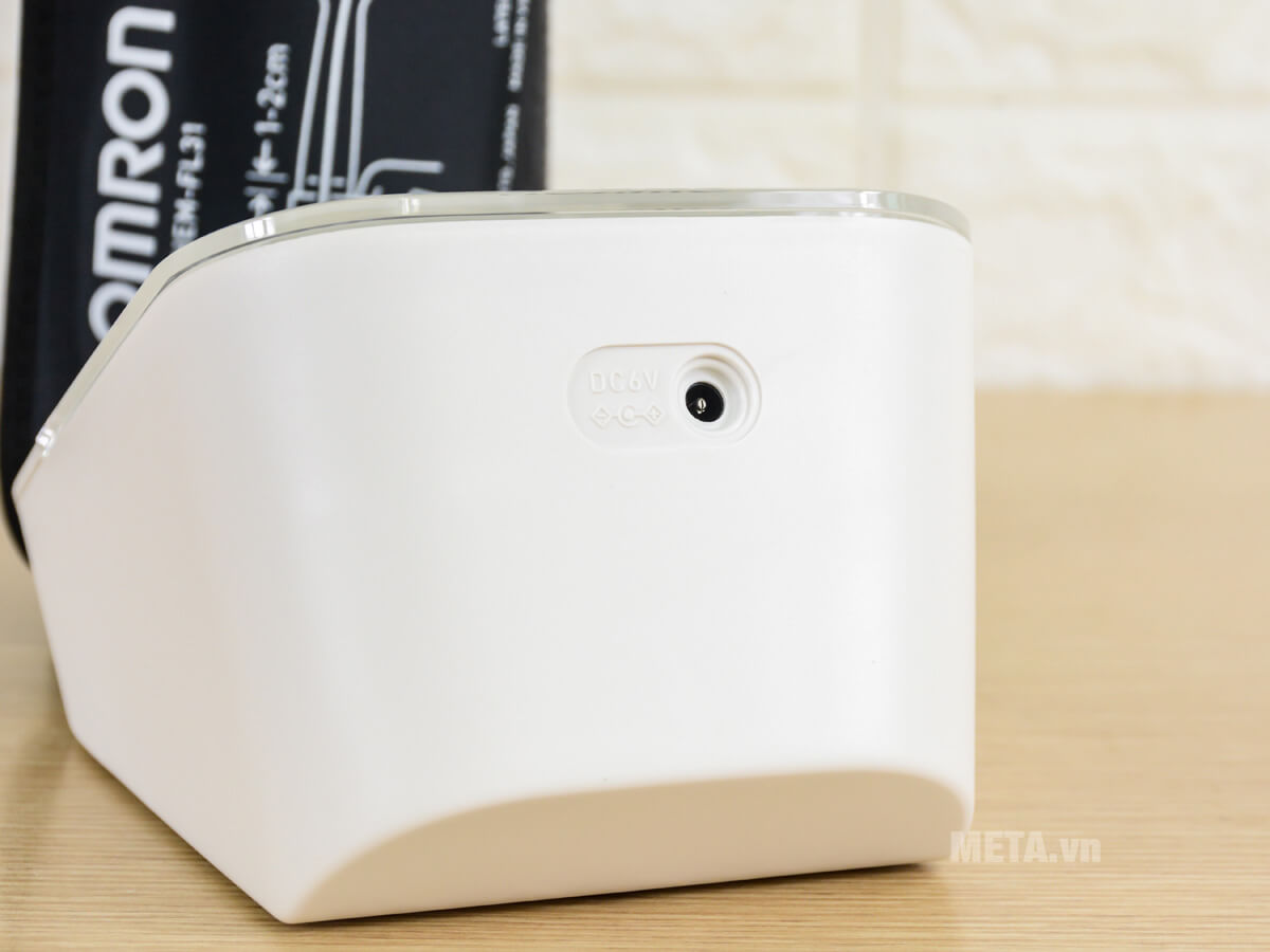 Máy đo huyết áp bắp tay Omron HEM 7156