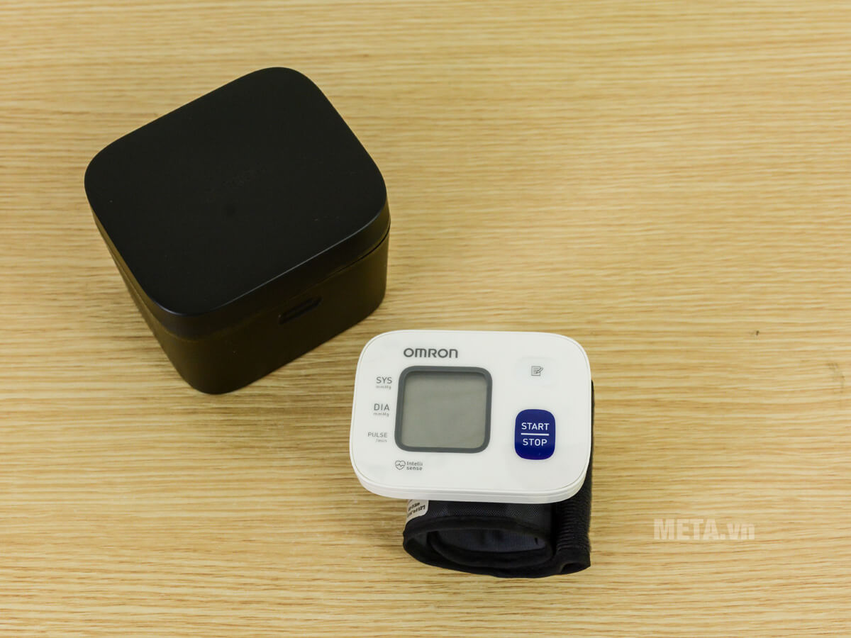 Máy đo huyết áp cổ tay Omron HEM-6161