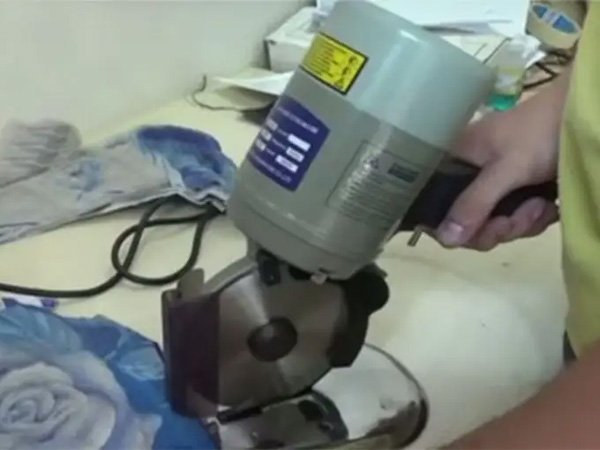 Máy cắt vải cầm tay Lejiang YJ-125