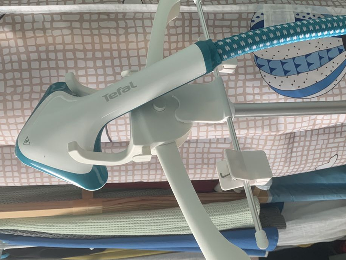 Bàn ủi hơi nước dạng đứng Tefal IT2460E0 (1800W)
