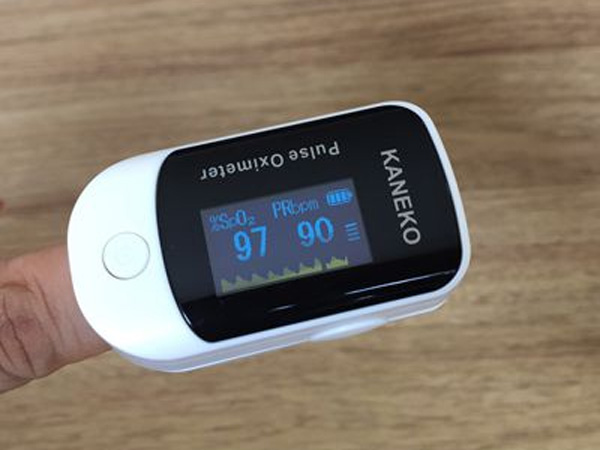 Máy đo nồng độ oxy trong máu và nhịp tim Kaneko SPO2 FS20D