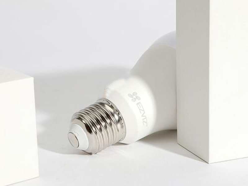 Bóng đèn Led thông minh đổi màu điều khiển bằng giọng nói Ezviz LB1