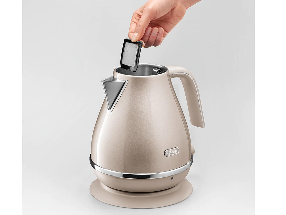 Ấm đun nước Delonghi KBOT2001.BG (1.7 lít)