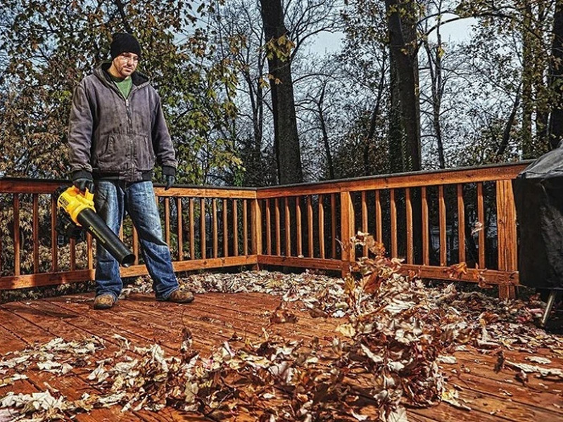 Máy thổi bụi, lá dùng pin 18V DeWALT DCM562D1 (1 sạc 1 pin 2.0Ah, túi vải)