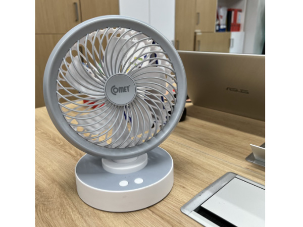 Quạt sạc Comet CRF1506