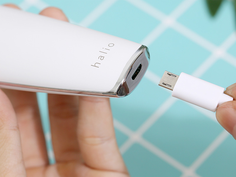 Máy đẩy tinh chất dưỡng trắng Halio ion Cleansing & Moisturizing Beauty Device