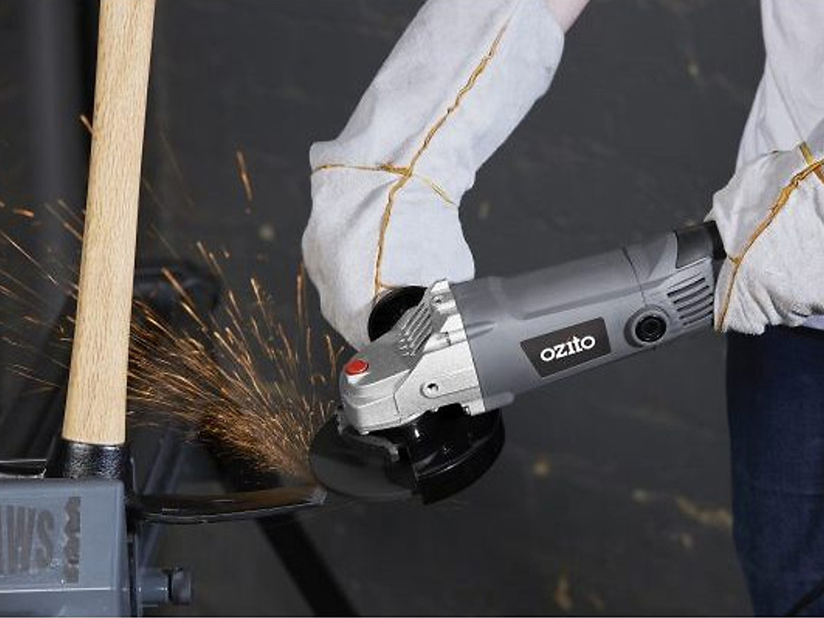 Máy mài cầm tay 125mm Ozito AGS-0125