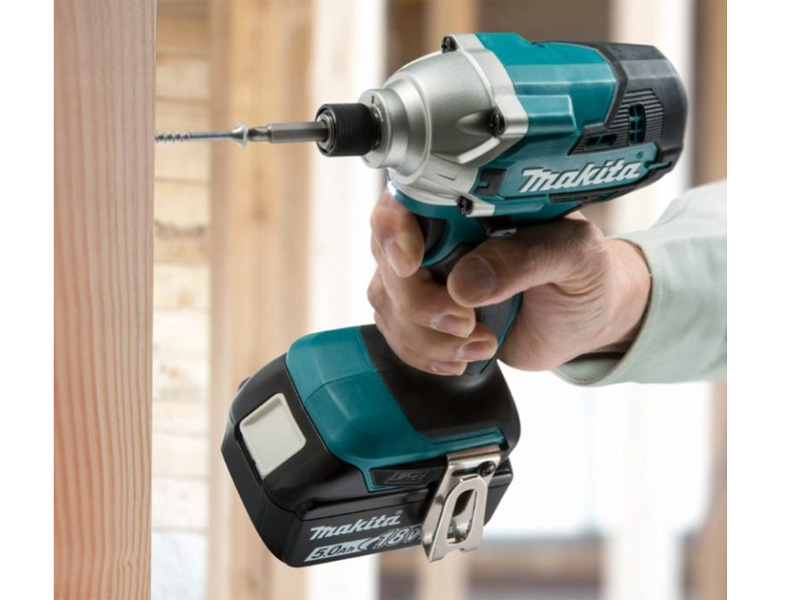 Máy vặn vít dùng pin 18V Makita DTD156SF1J