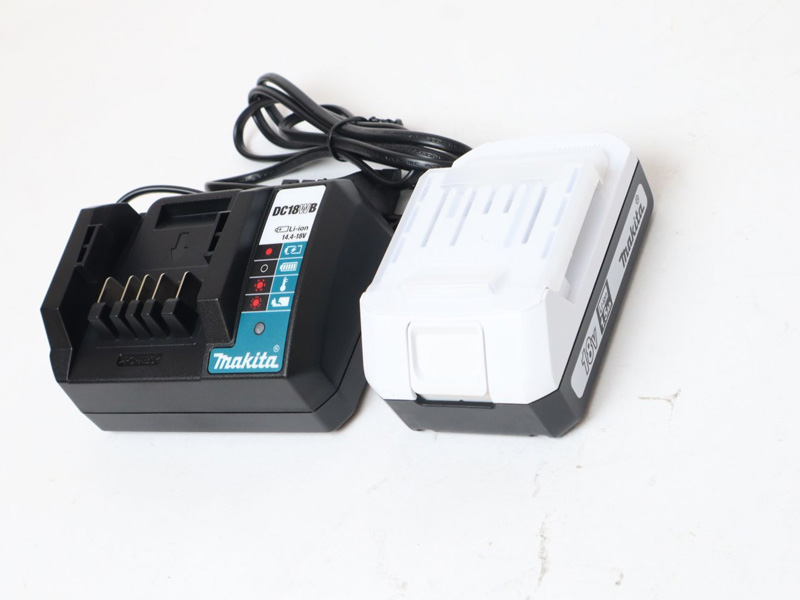 Máy khoan pin 18V kèm phụ kiện Makita HP488D002