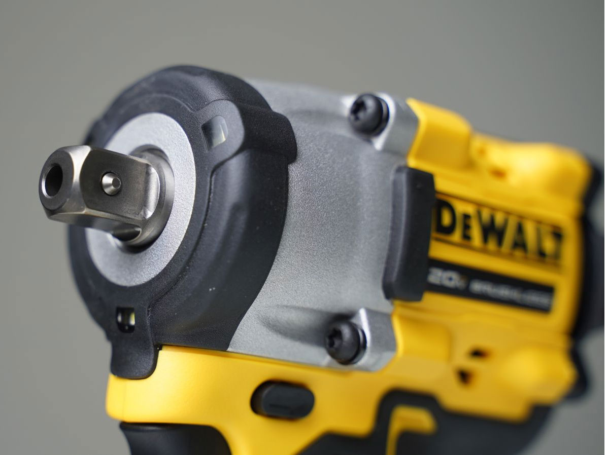 Máy siết bu lông dùng pin 20V Max DeWalt DCF922P1