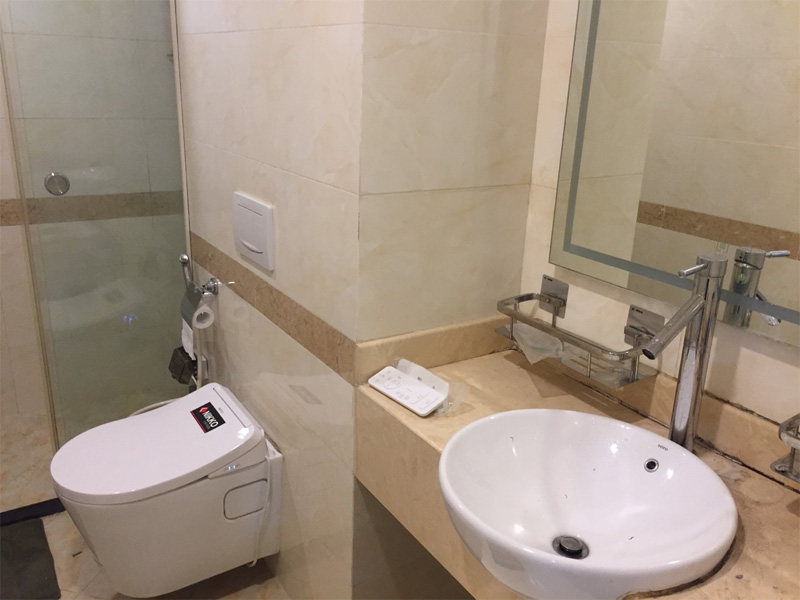 Nắp bồn cầu thông minh chữ U Nikko P69262