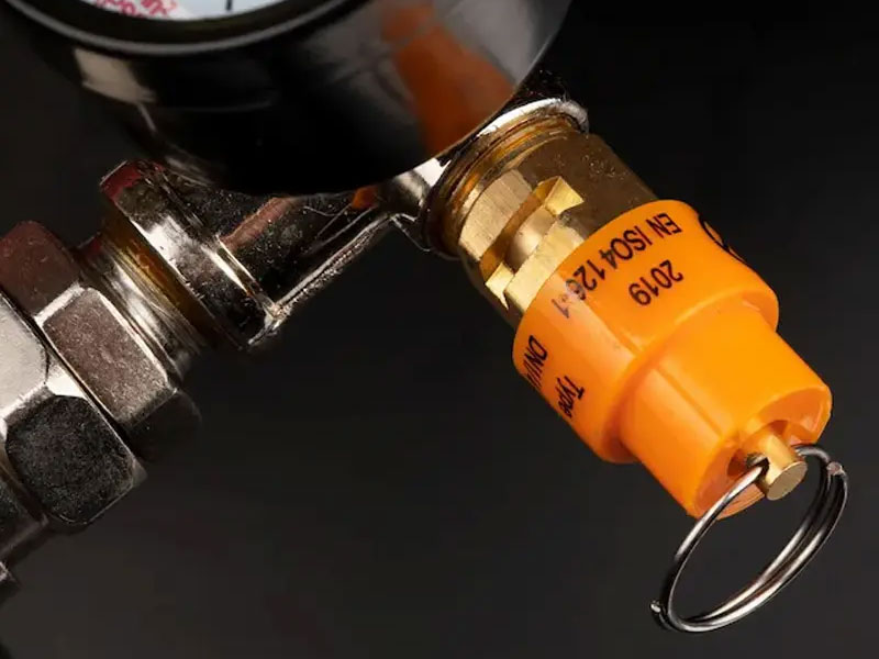 Máy nén khí có dầu 50L Ronix RC-5010