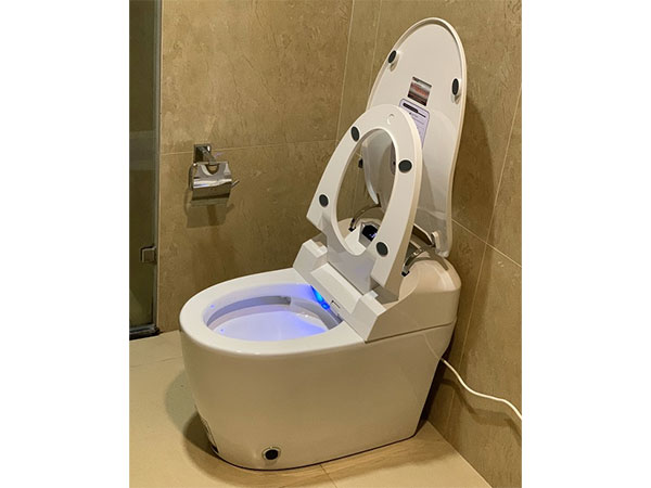 Bồn cầu thông minh tự động hoàn toàn Nikko C1805S3