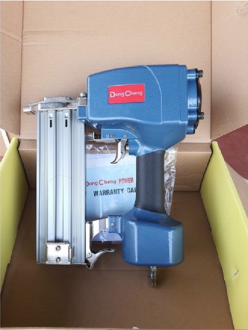 Súng bắn đinh bê tông Dongcheng D02-ST64C