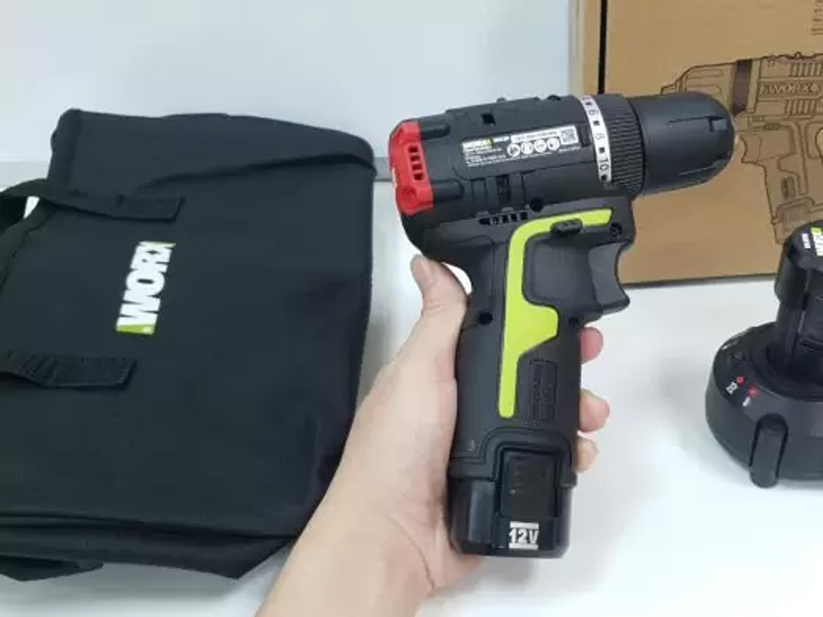Máy khoan vặn vít Worx Green dùng pin li-on 12V WU130