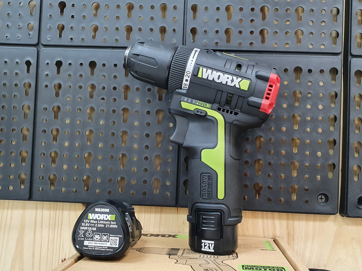 Máy khoan vặn vít Worx Green dùng pin li-on 12V WU130