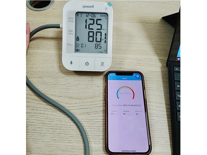 Máy đo huyết áp điện tử Yuwell YE670CR