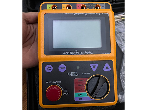 Máy kiểm tra điện trở đất SmartSensor AR4105B
