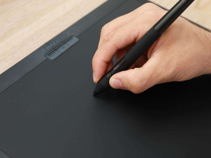 Bảng vẽ đồ họa Xencelabs Medium Wireless cảm ứng nghiêng