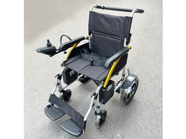 Xe lăn điện Lucass XE-122L