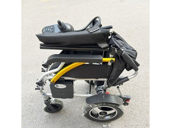 Xe lăn điện Lucass XE-122L