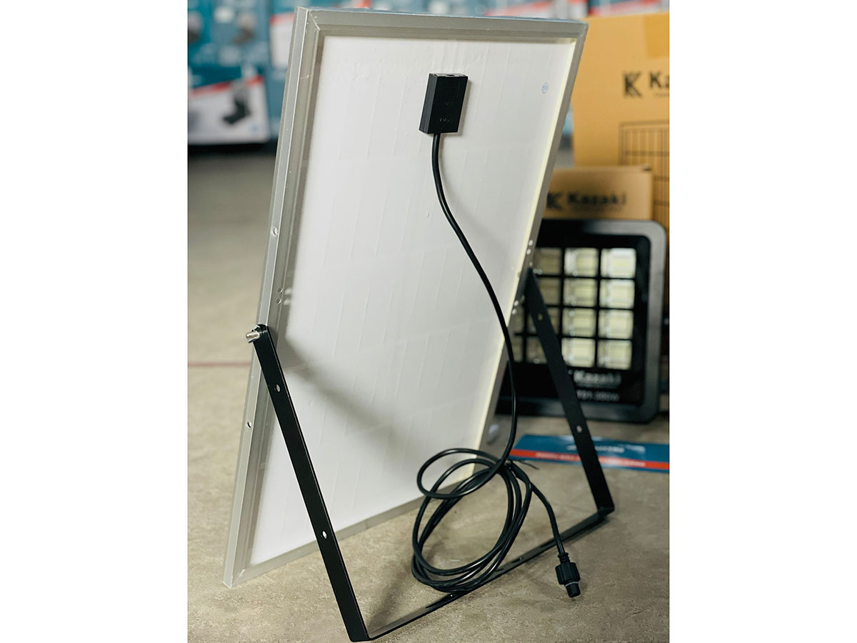 Đèn năng lượng mặt trời Kazaki KZ-PT01-300W