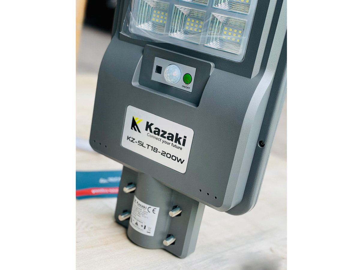 Đèn năng lượng mặt trời Kazaki KZ-SLT18-200W