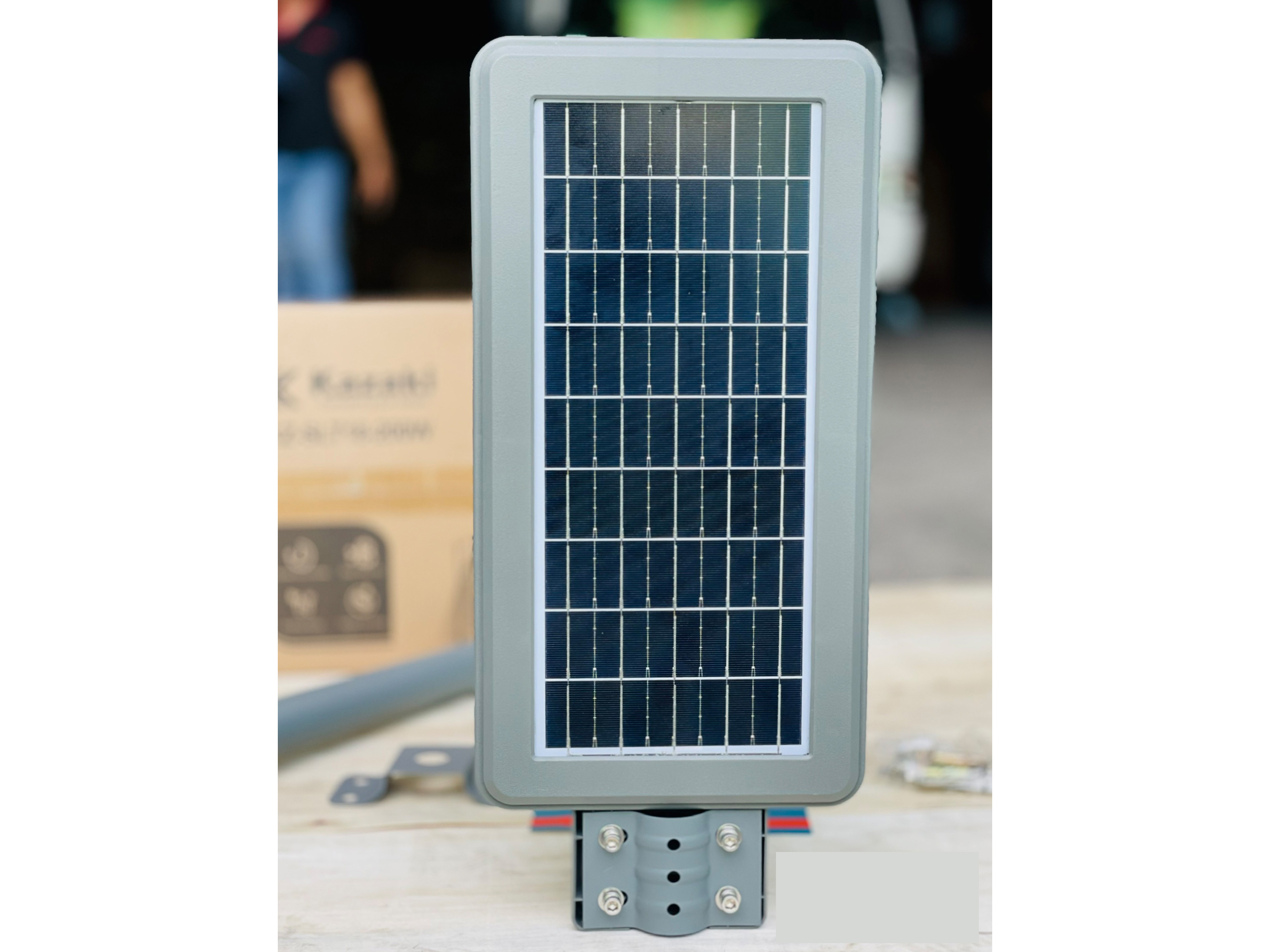 Đèn năng lượng mặt trời Kazaki KZ-SLT18-200W