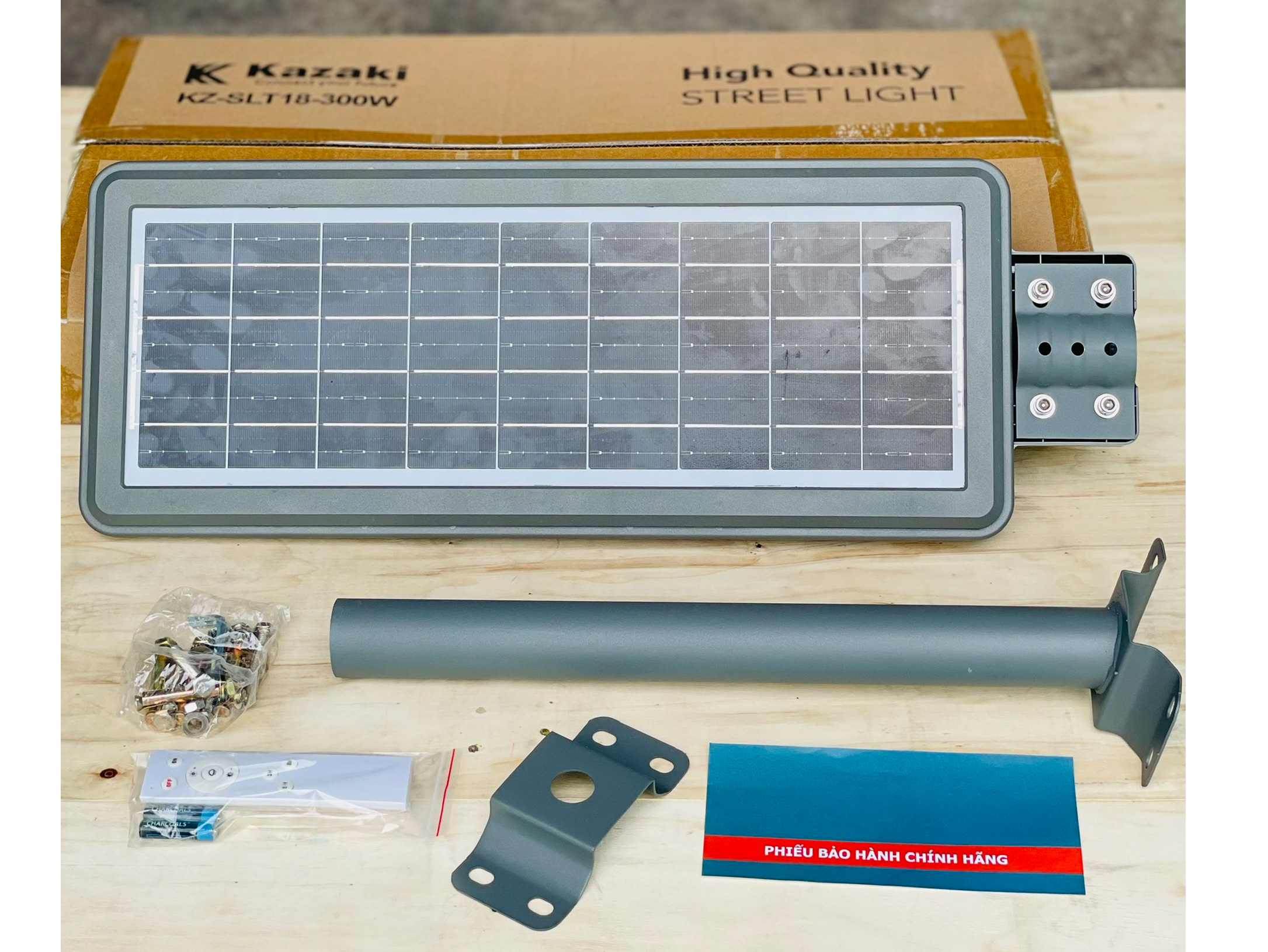 Đèn năng lượng mặt trời Kazaki KZ-SLT18-300W