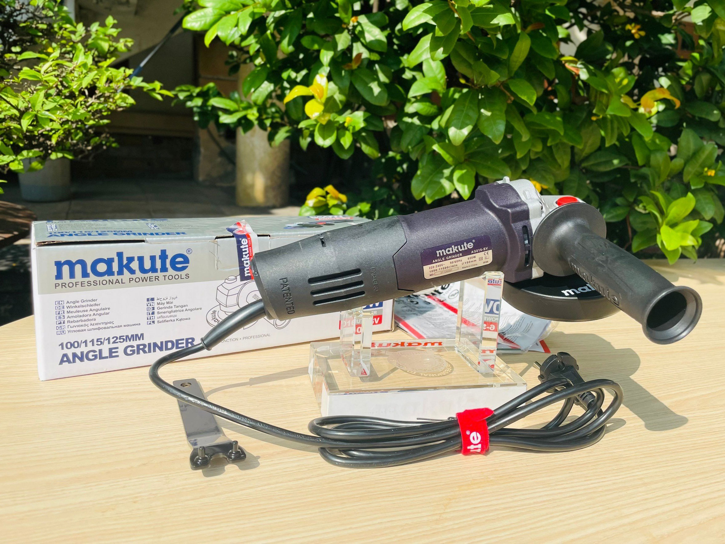 Máy mài cầm tay Makute AG126-SV - có điều tốc