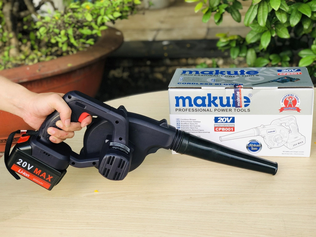 Máy thổi bụi dùng pin Makute CPB001 (20V, chưa pin, sạc)