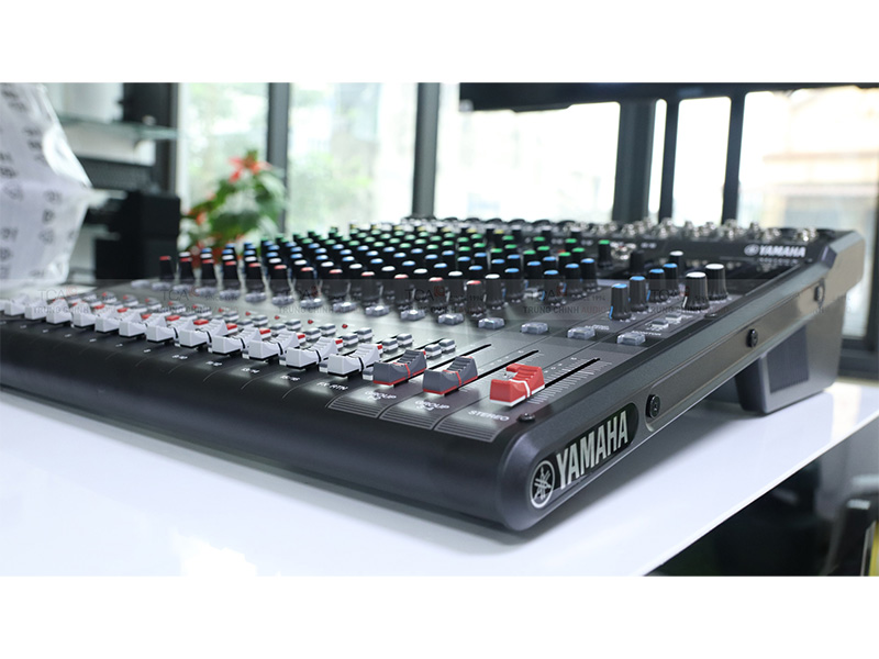 Mixer Yamaha MG16X