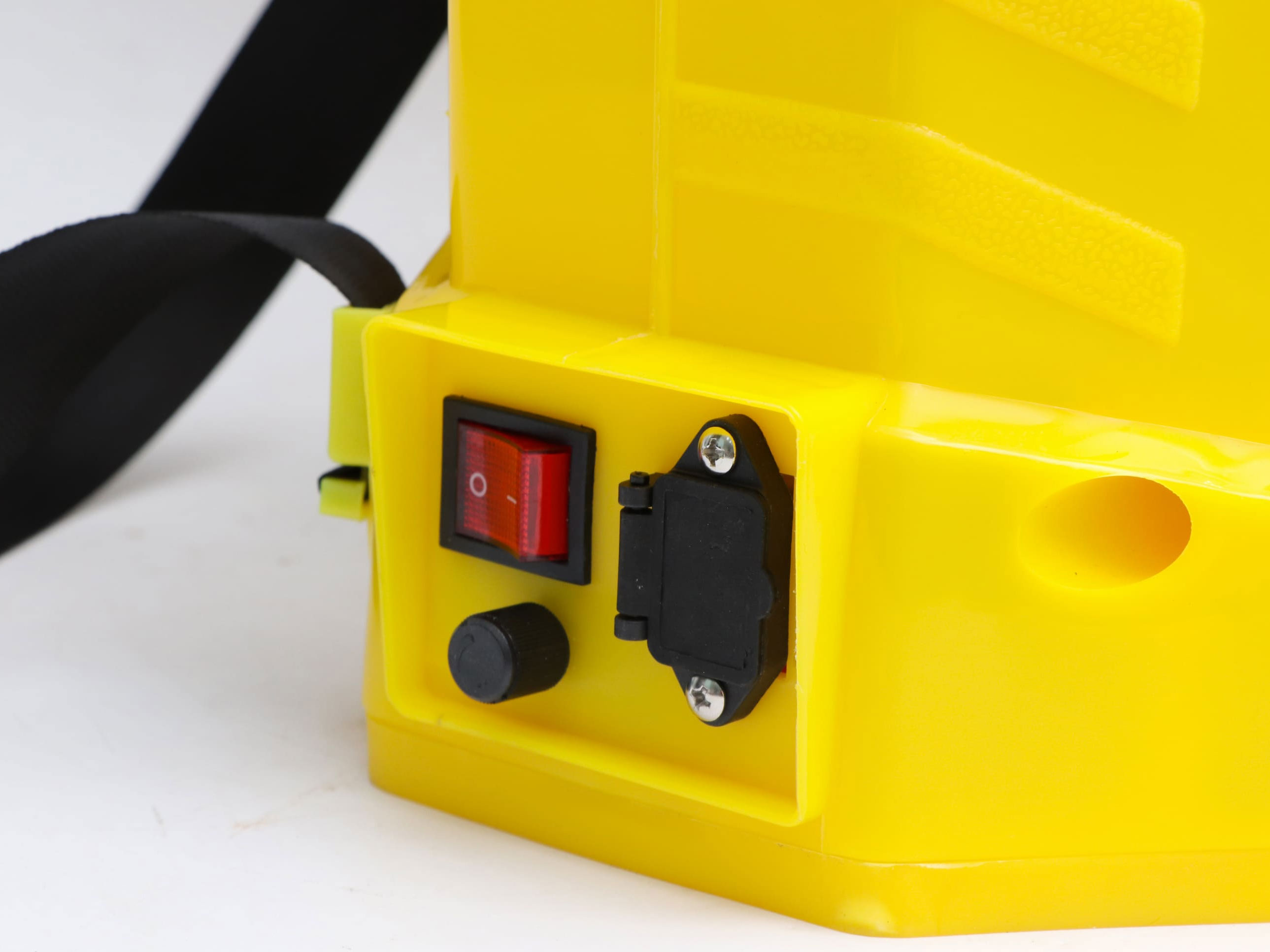 Bình xịt điện Cali 16S màu vàng