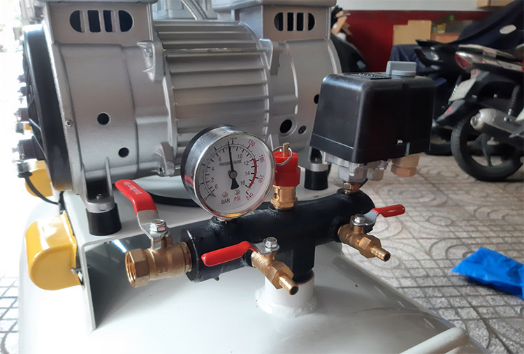 Máy nén khí không dầu, giảm âm Pegasus TM-OF1100x4-330L (6HP)